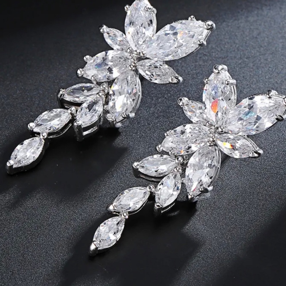 Fashion Jewelry | Prom Wedding Jewelry 
Silver & Rhinestone Drop Earrings |